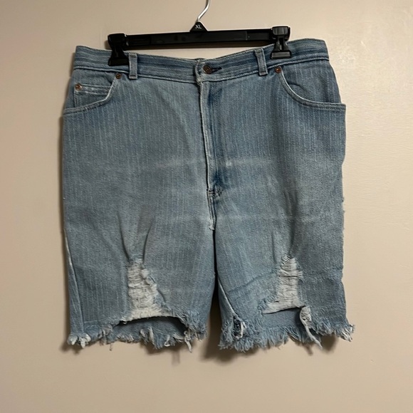 Woman’s Plus Striped Levi’s White Tag Stretchy Distressed Shorts Size 18 - Picture 1 of 12